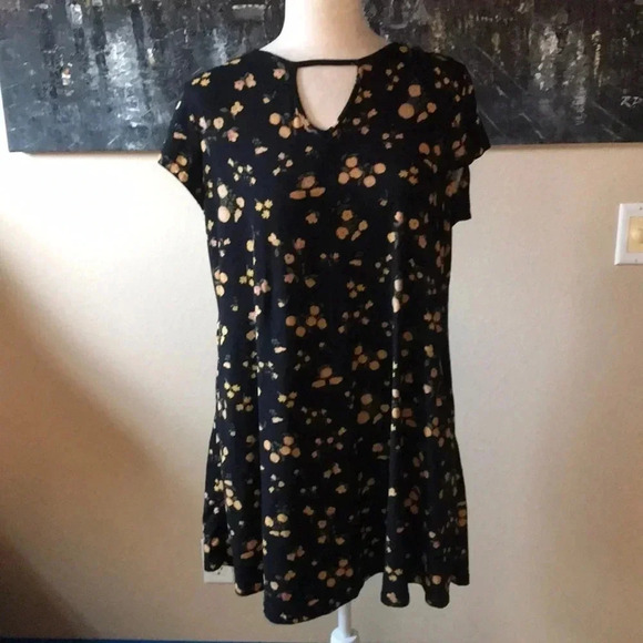 Lark + Grey Floral Short Sleeves Soft Flowing Fabric A-Line Dress w/Pockets Sz S - Picture 1 of 5